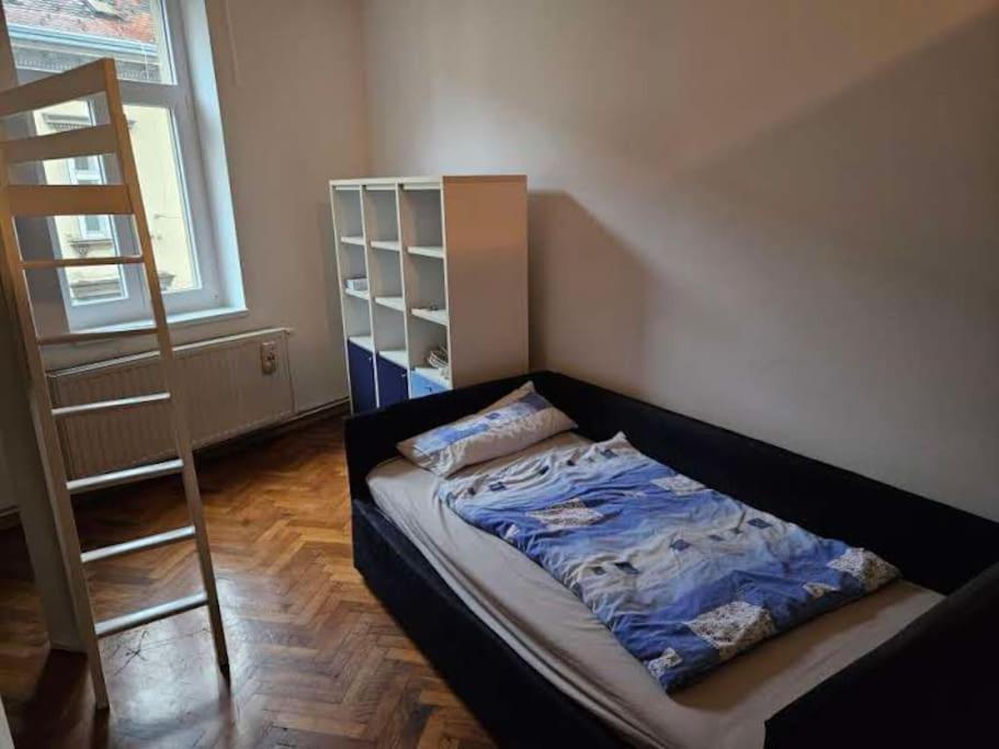 Apartment 2br + Parking *