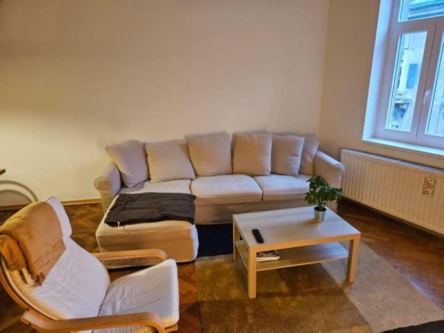 Apartment 2br + Parking *